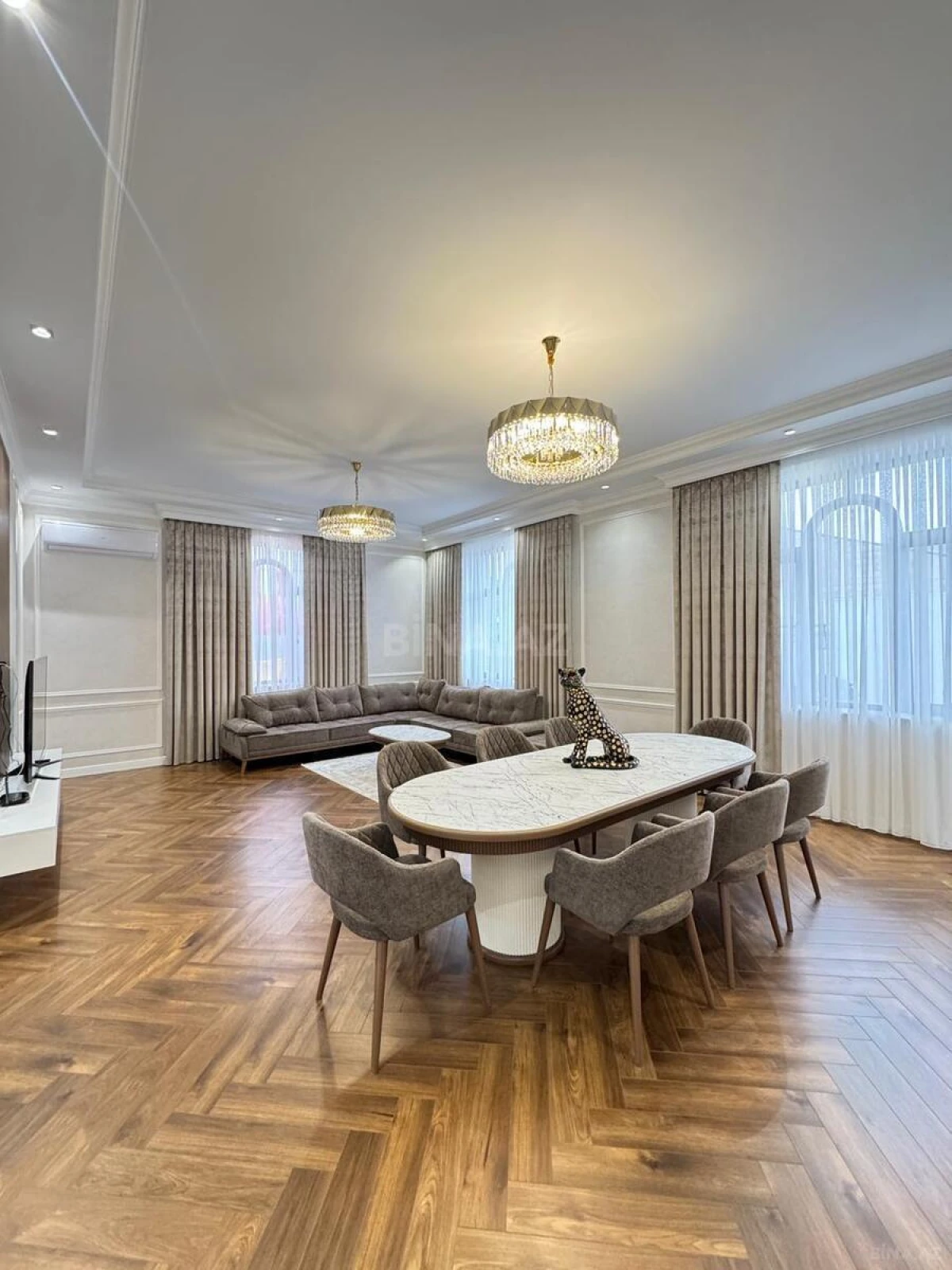 Satılır 10 otaqlı həyət evi 500 m²