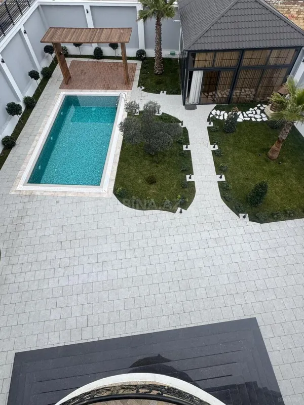 Satılır 10 otaqlı həyət evi 500 m²