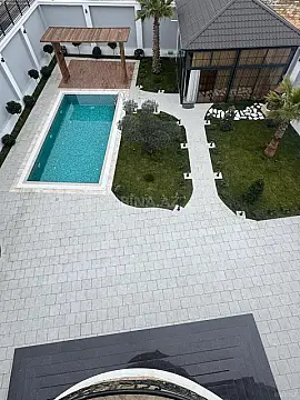 Satılır 10 otaqlı həyət evi 500 m²