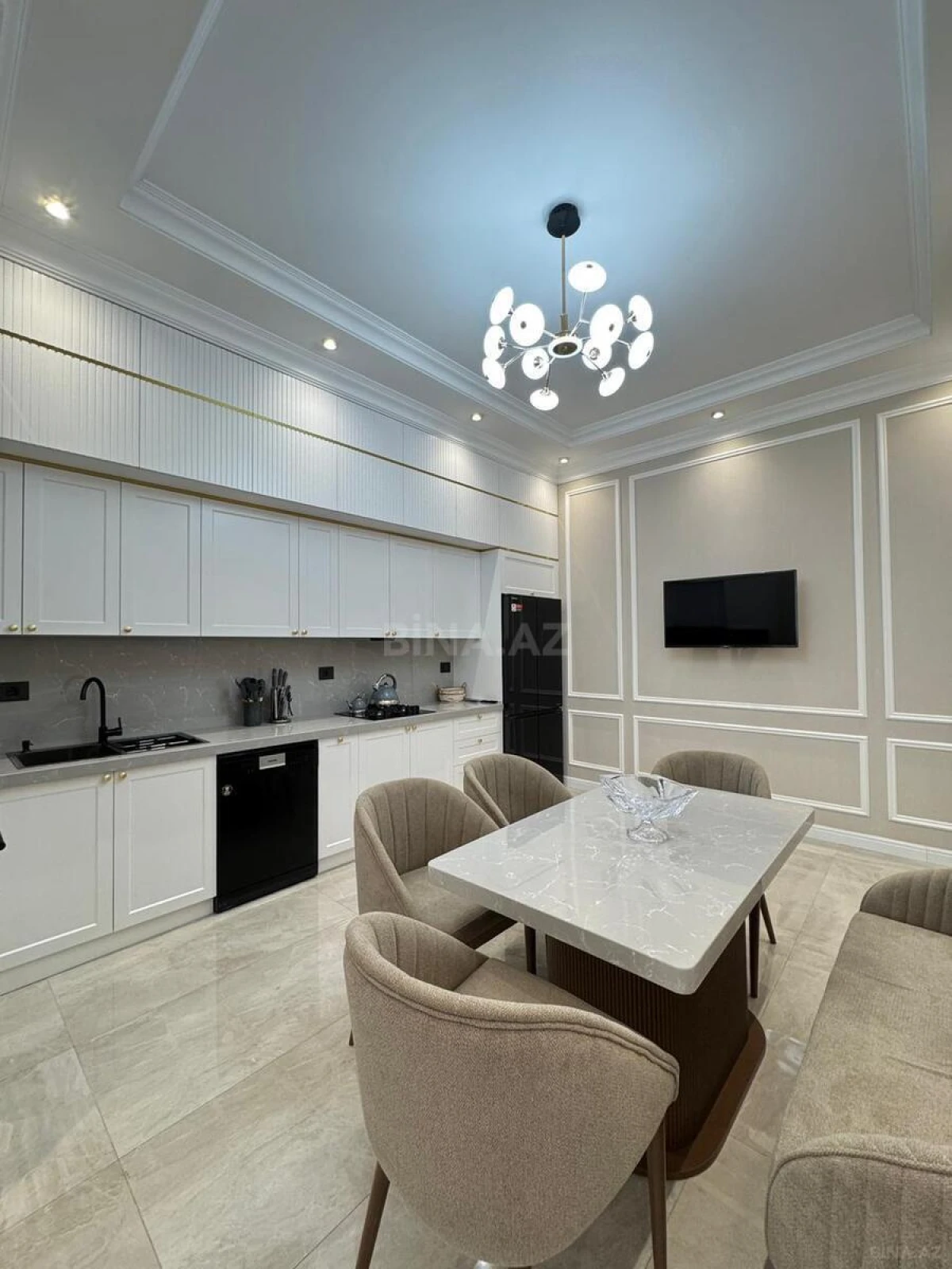 Satılır 10 otaqlı həyət evi 500 m²