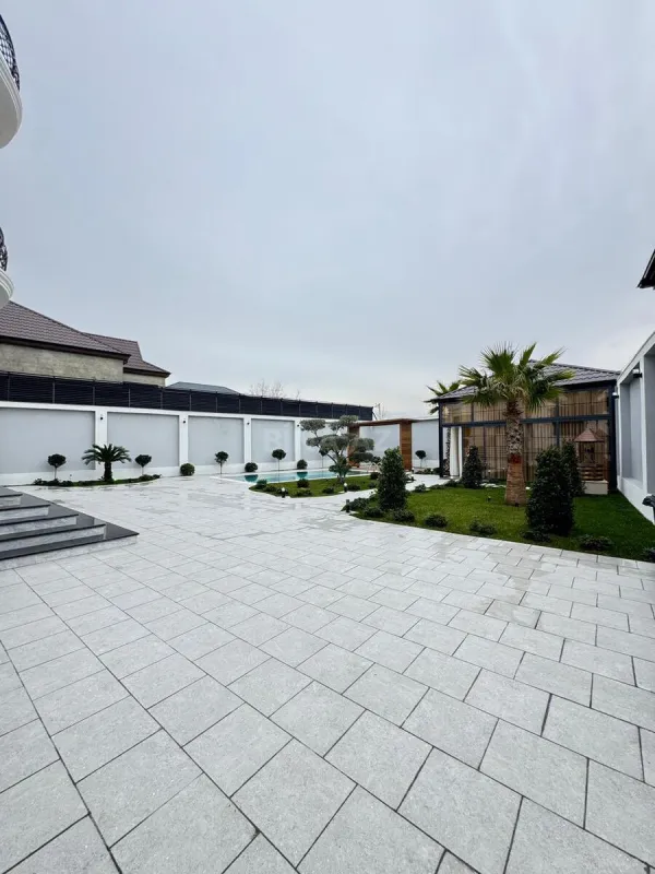 Satılır 10 otaqlı həyət evi 500 m²