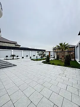 Satılır 10 otaqlı həyət evi 500 m²