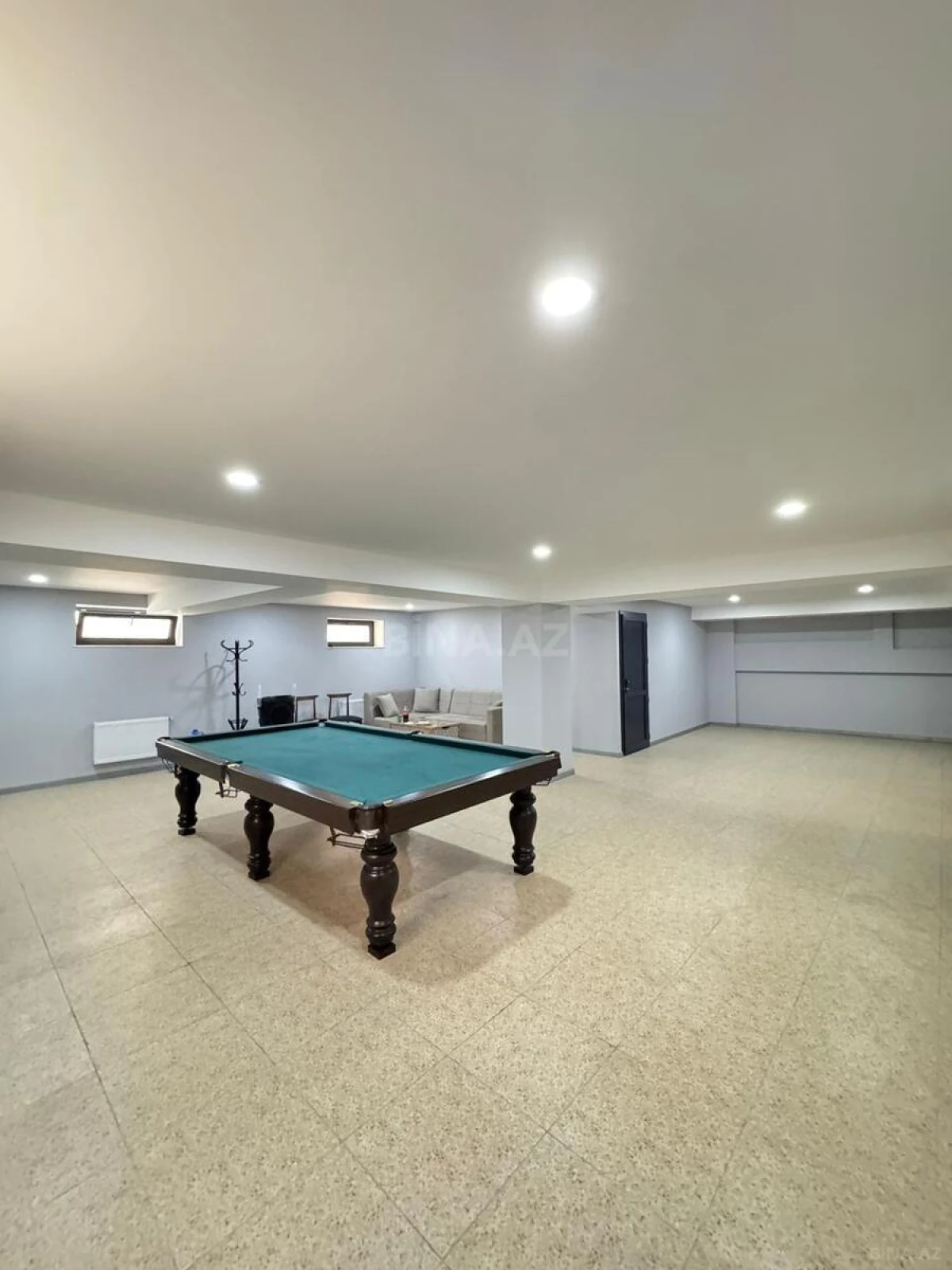 Satılır 10 otaqlı həyət evi 500 m²