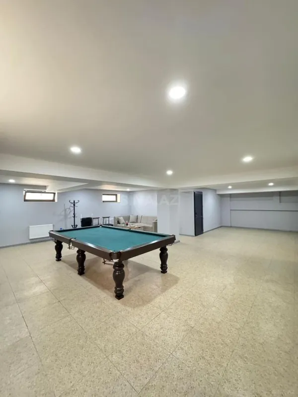 Satılır 10 otaqlı həyət evi 500 m²