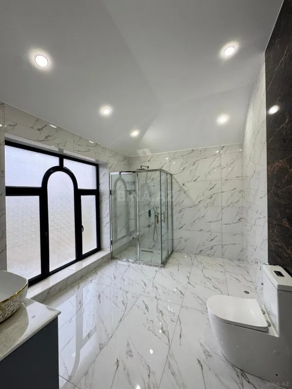 Satılır 10 otaqlı həyət evi 500 m²