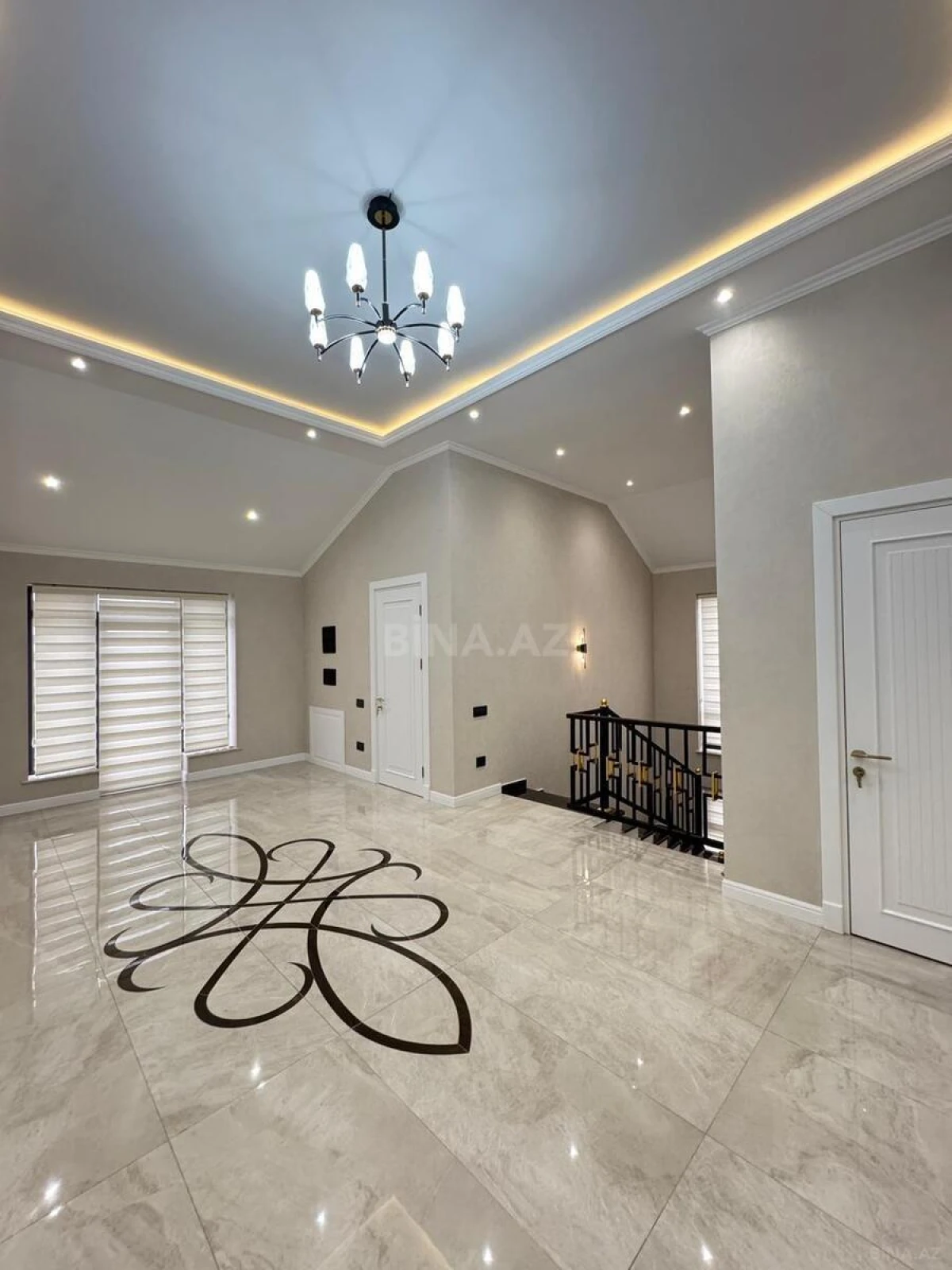 Satılır 10 otaqlı həyət evi 500 m²