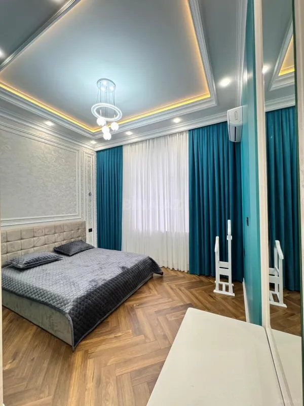 Satılır 10 otaqlı həyət evi 500 m²