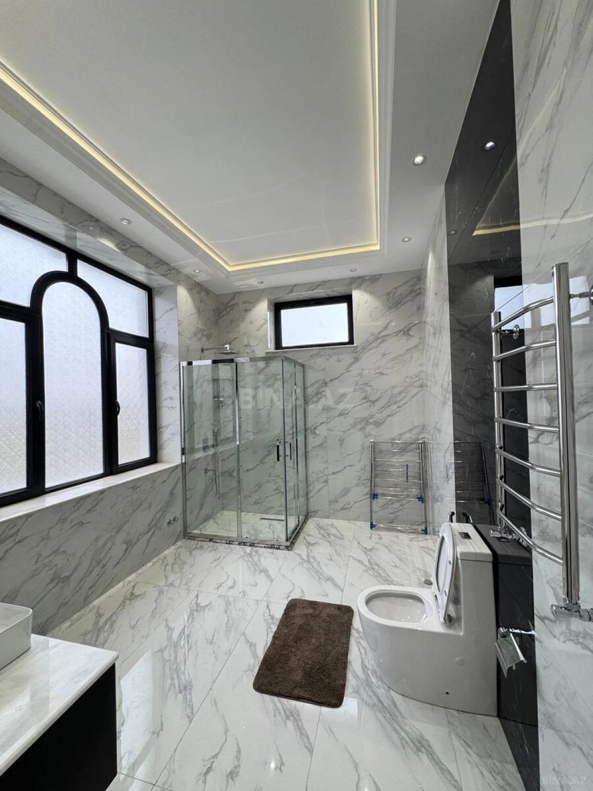 Satılır 10 otaqlı həyət evi 500 m²