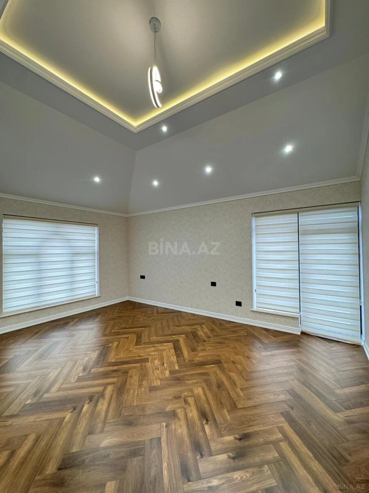 Satılır 10 otaqlı həyət evi 500 m²
