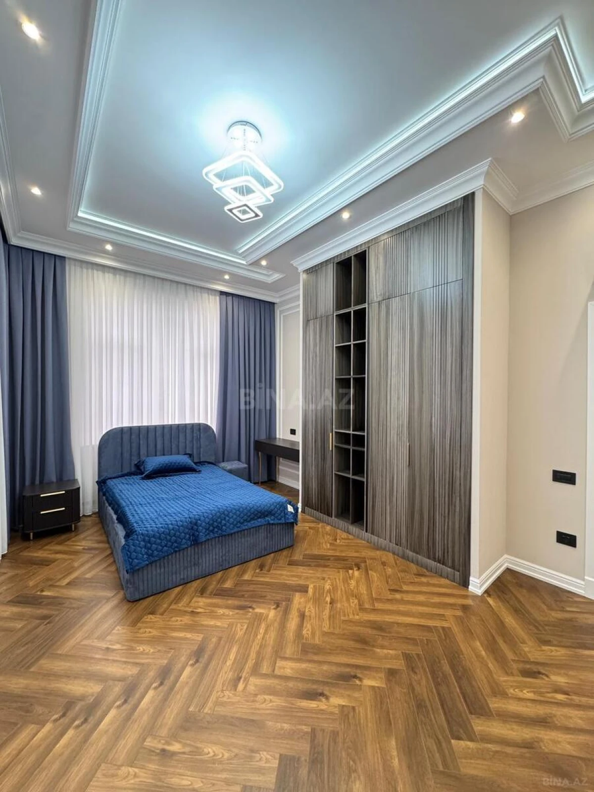 Satılır 10 otaqlı həyət evi 500 m²