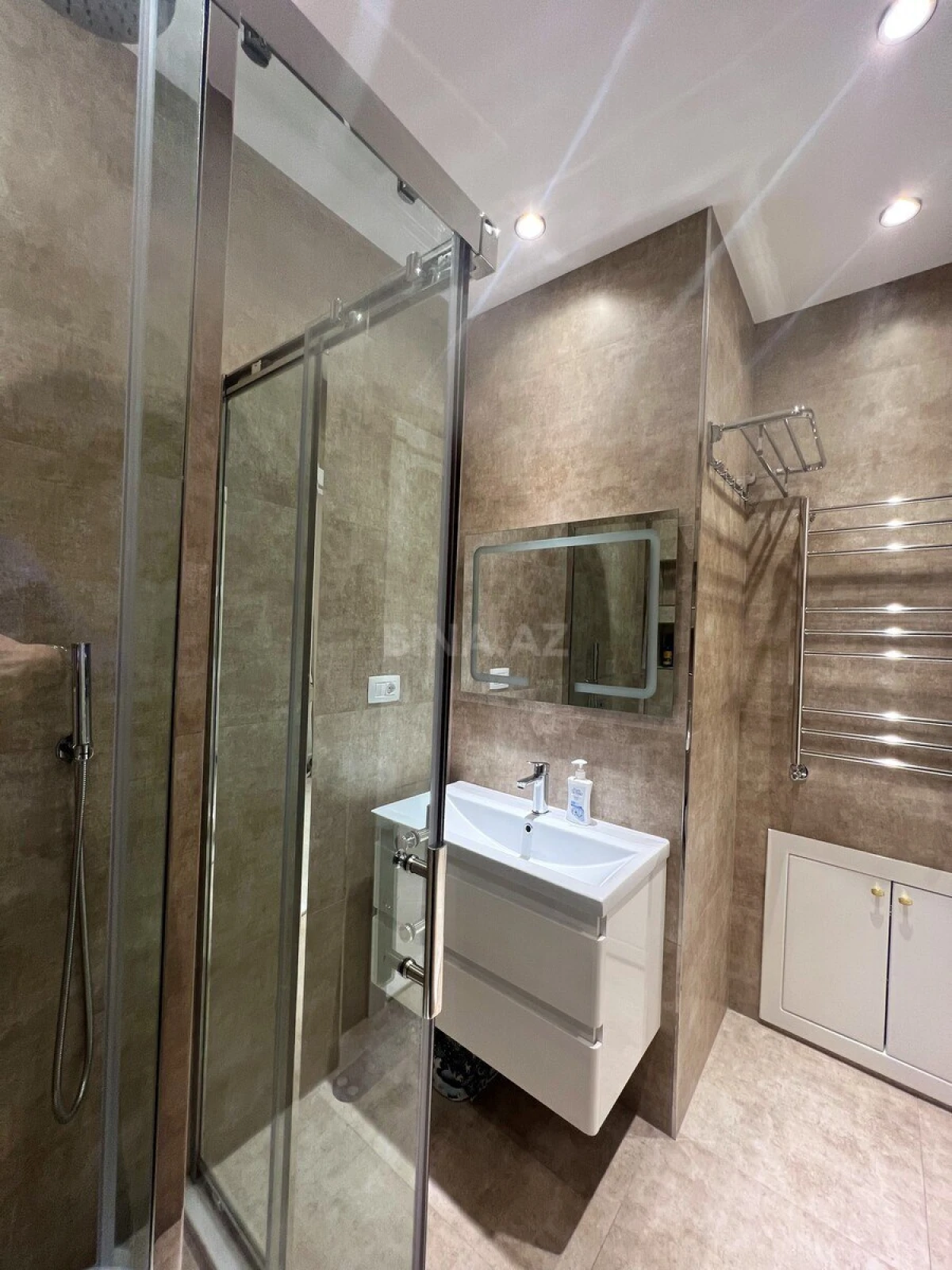 Kirayə verilir 3 otaqlı mənzil 101 m²