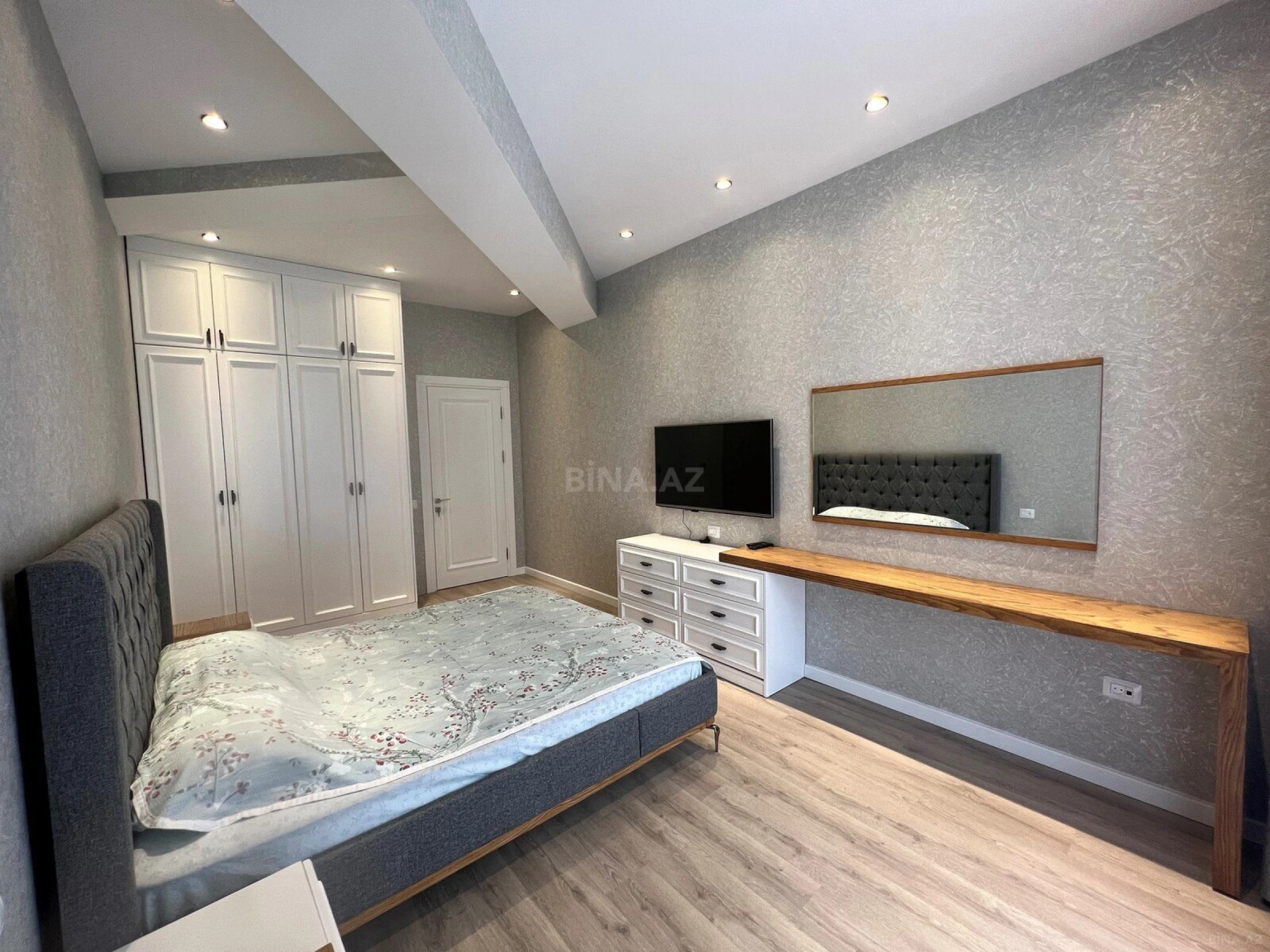 Kirayə verilir 3 otaqlı mənzil 101 m²