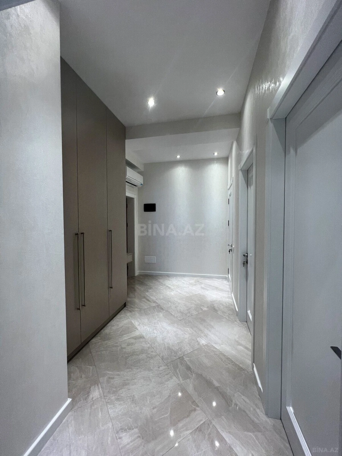 Kirayə verilir 3 otaqlı mənzil 101 m²