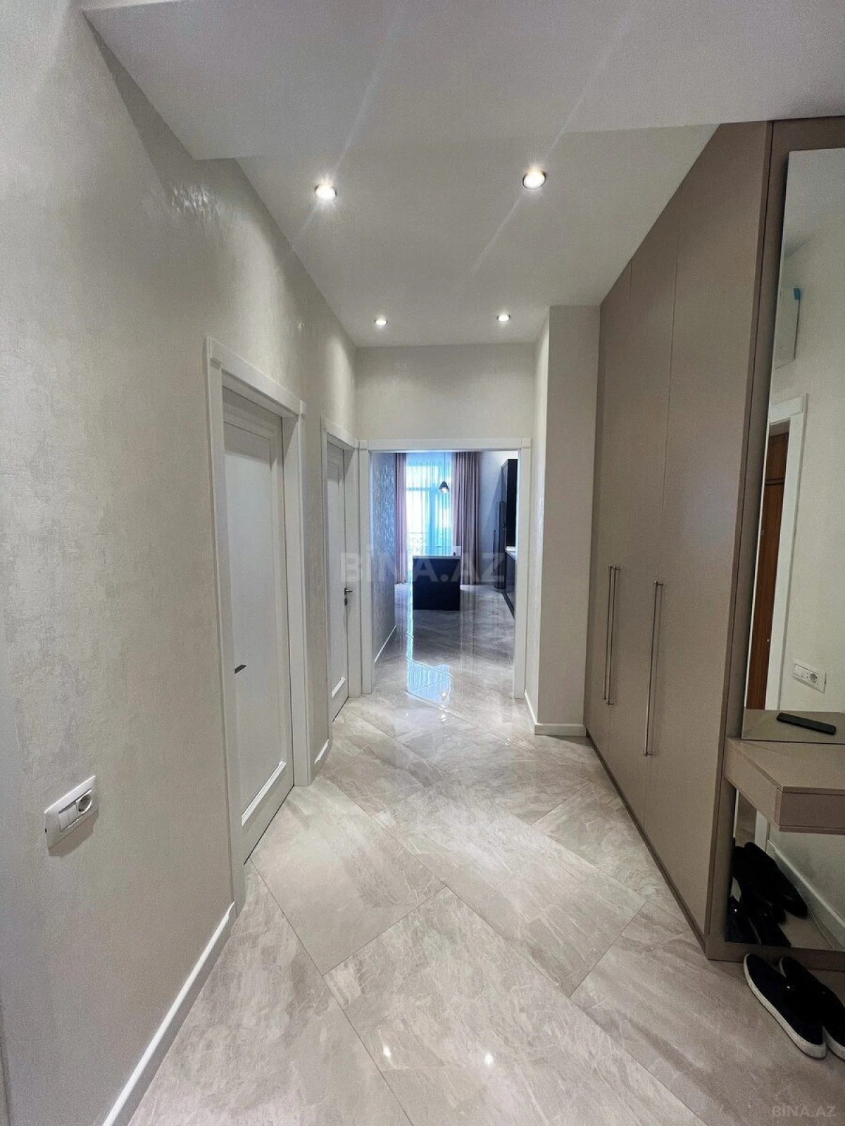 Kirayə verilir 3 otaqlı mənzil 101 m²