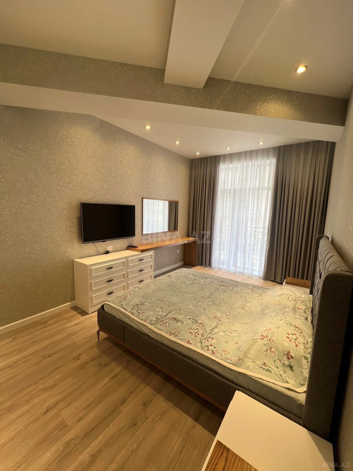 Kirayə verilir 3 otaqlı mənzil 101 m²