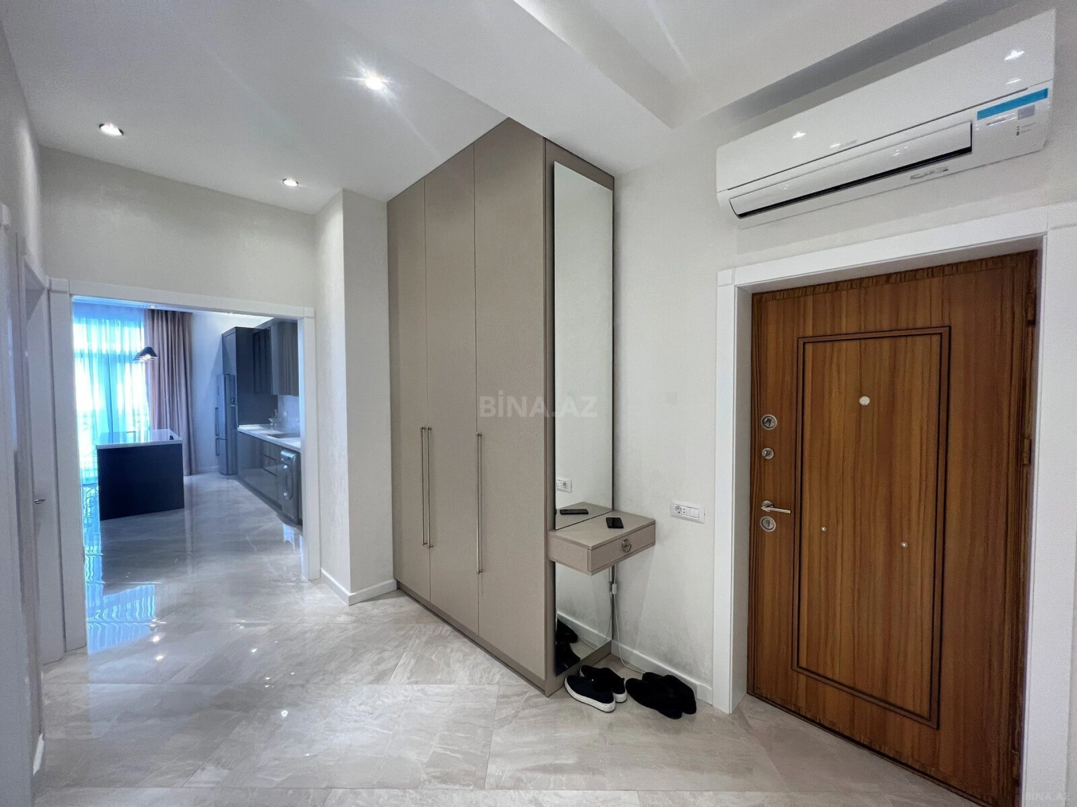 Kirayə verilir 3 otaqlı mənzil 101 m²