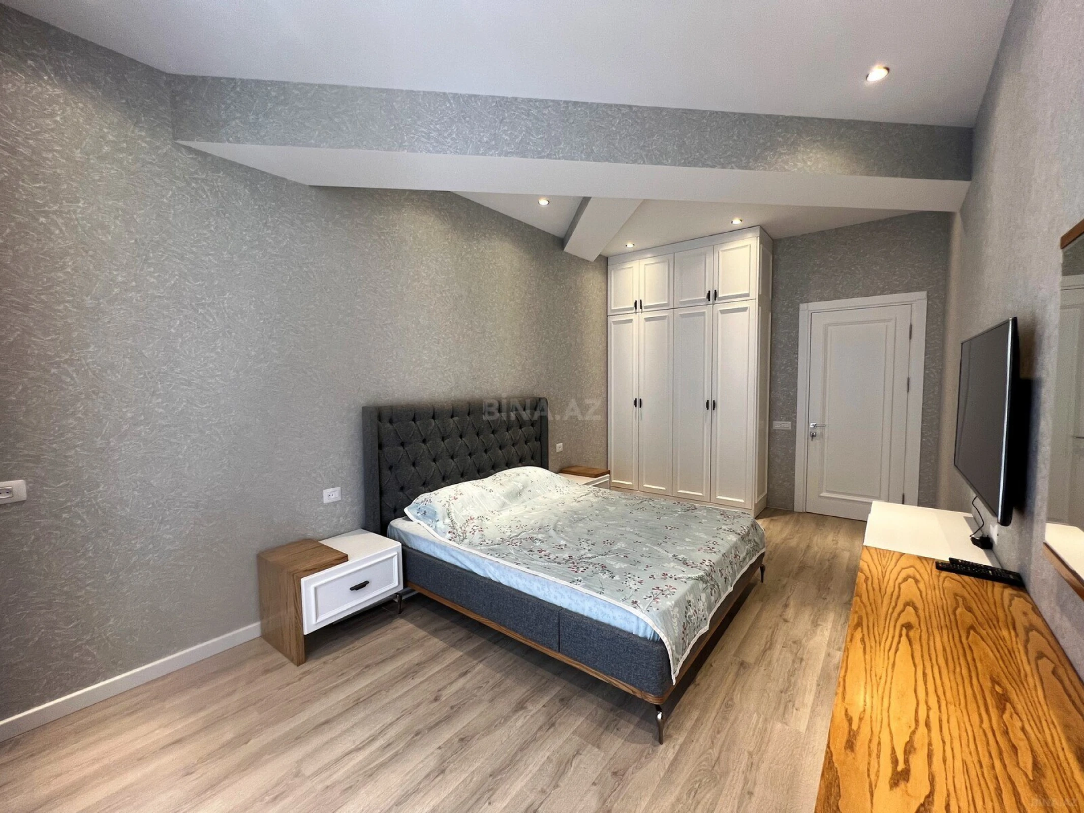 Kirayə verilir 3 otaqlı mənzil 101 m²