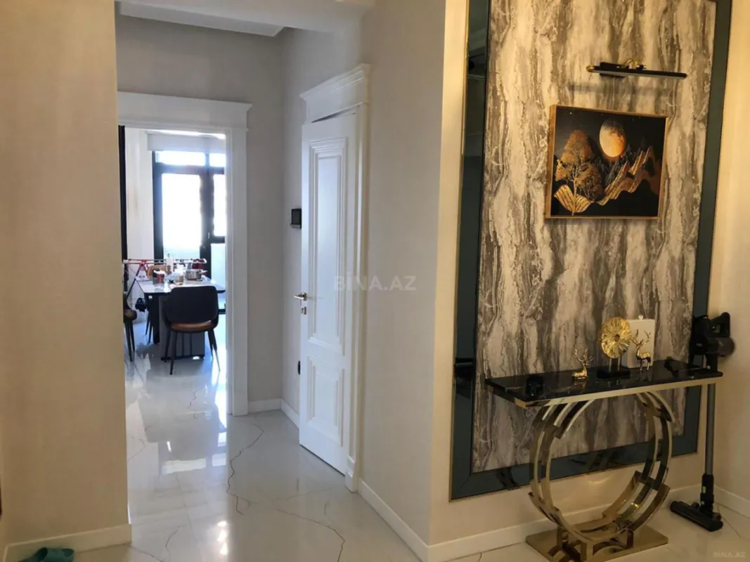 Satılır 3 otaqlı mənzil 125 m²