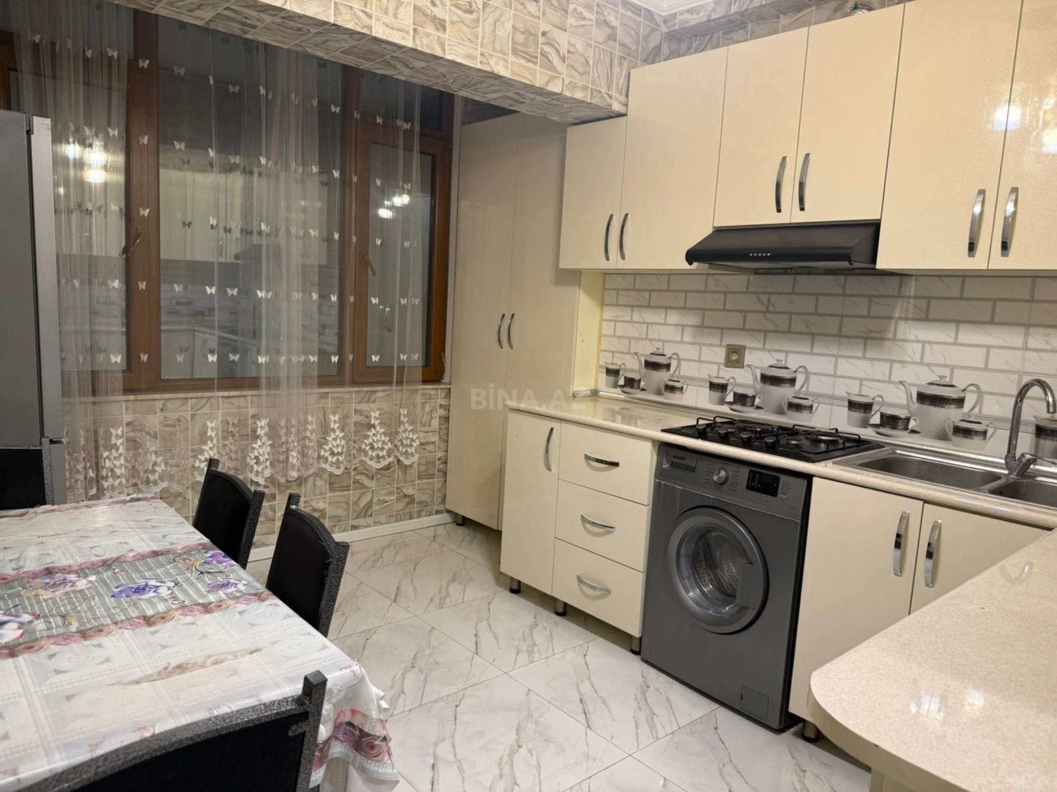 Kirayə verilir 2 otaqlı mənzil 70 m²