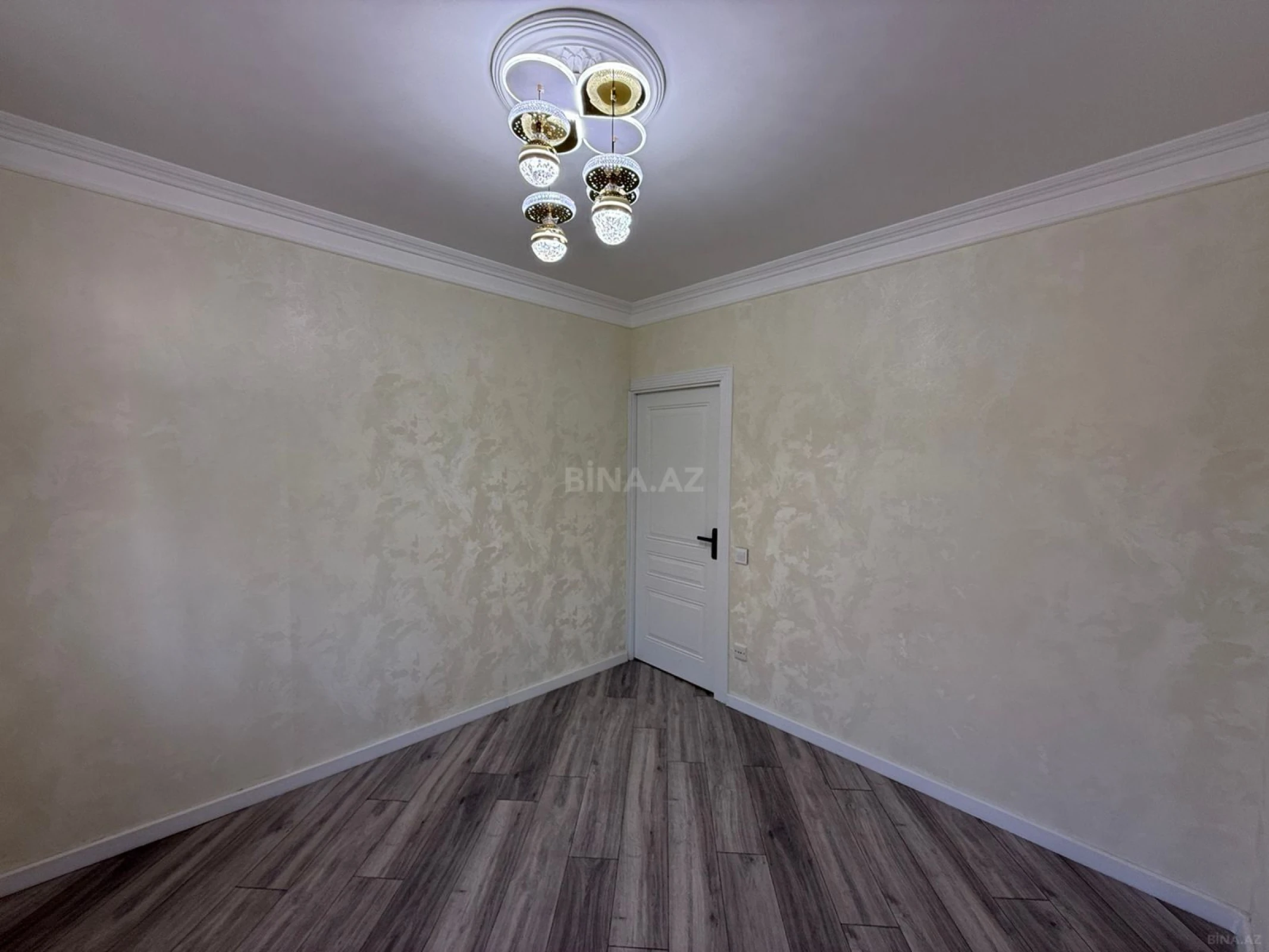 Satılır 4 otaqlı mənzil 100 m²