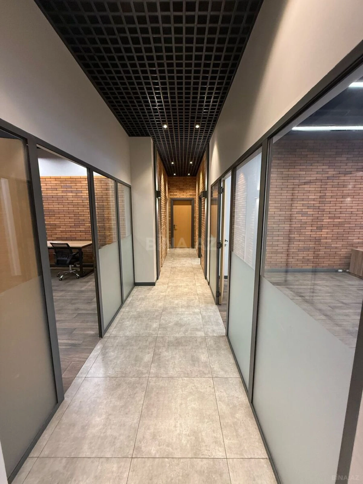 Kirayə verilir 8 otaqlı ofis 350 m²