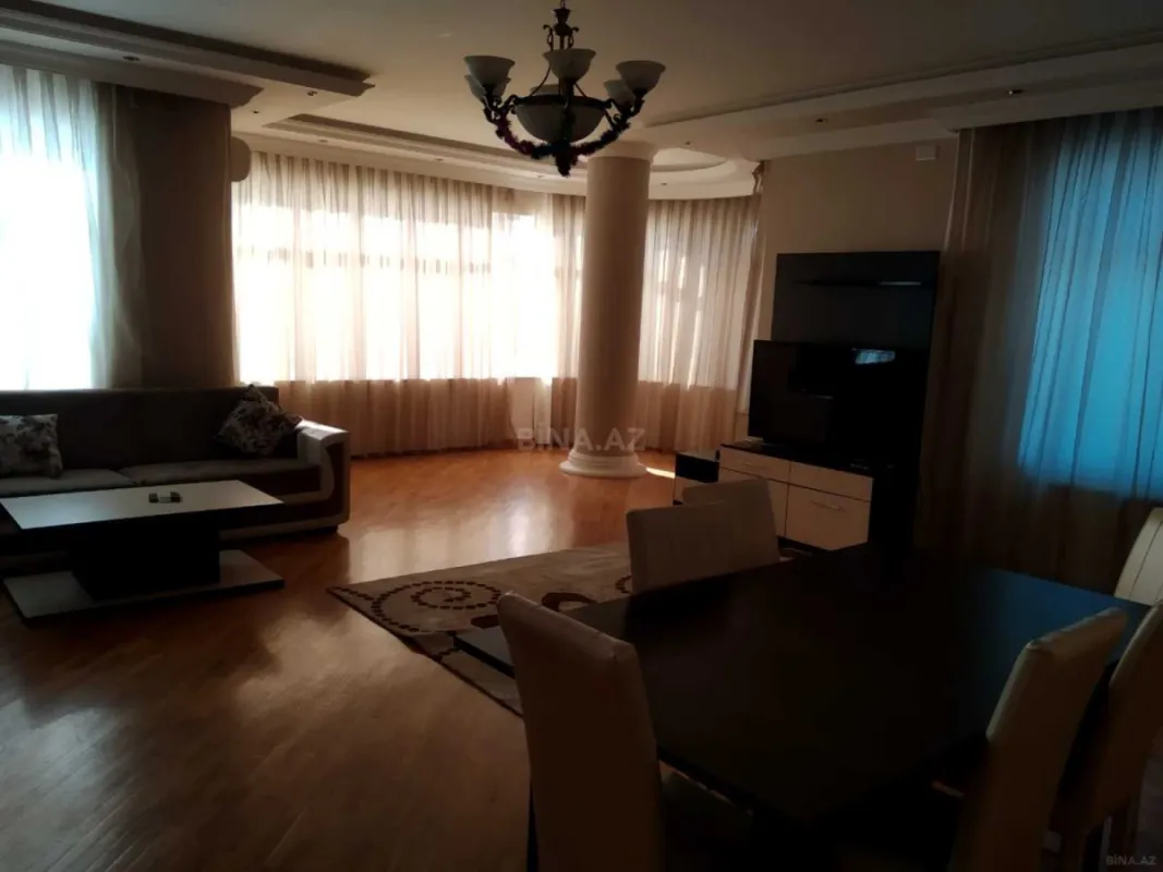 Satılır 4 otaqlı mənzil 186 m²