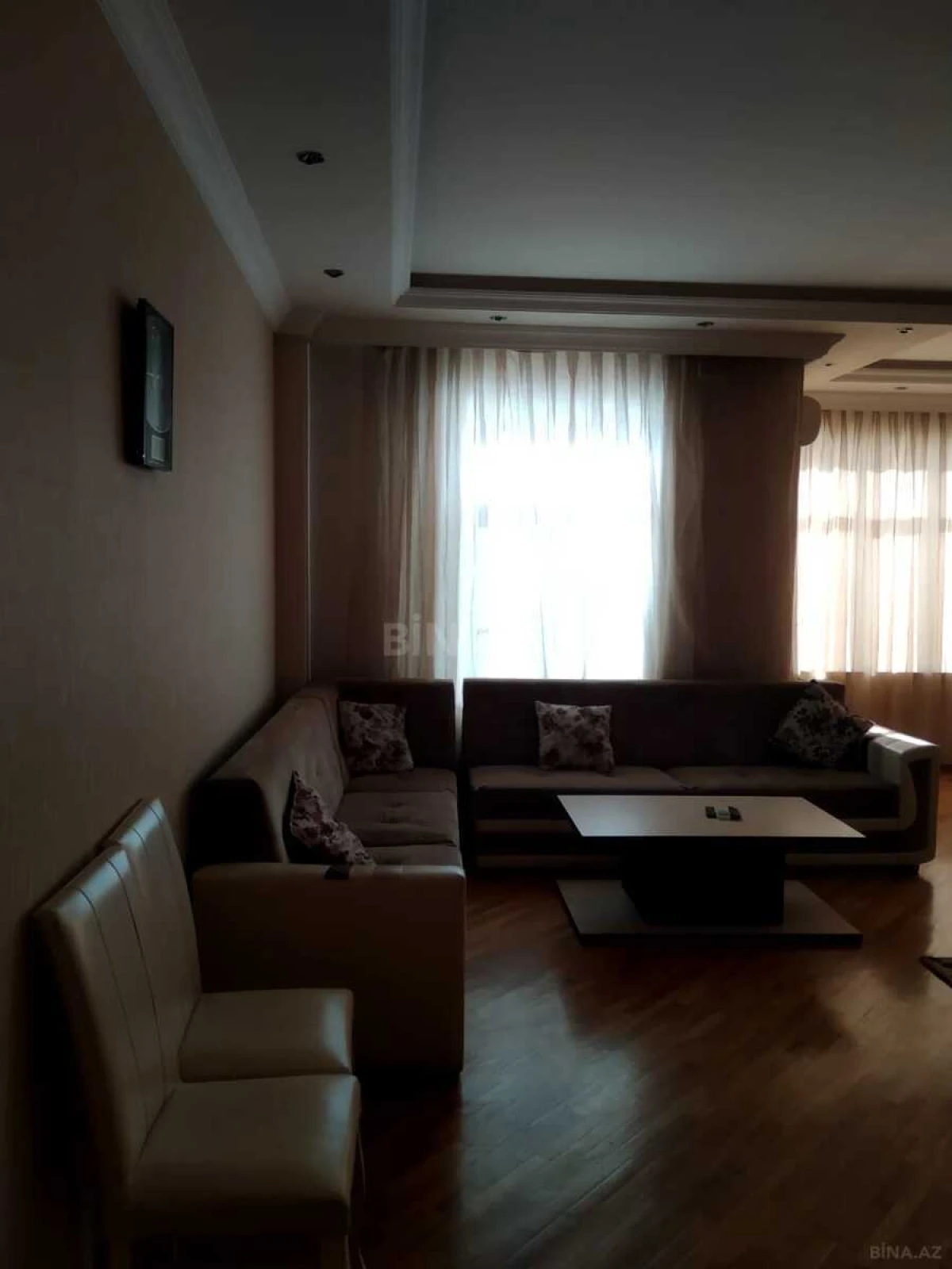 Satılır 4 otaqlı mənzil 186 m²