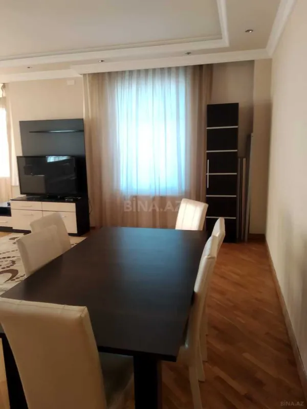 Satılır 4 otaqlı mənzil 186 m²