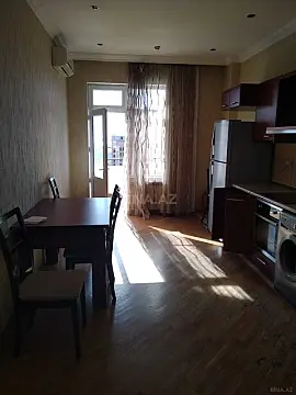 Satılır 4 otaqlı mənzil 186 m²