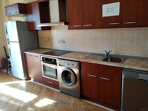 Satılır 4 otaqlı mənzil 186 m²