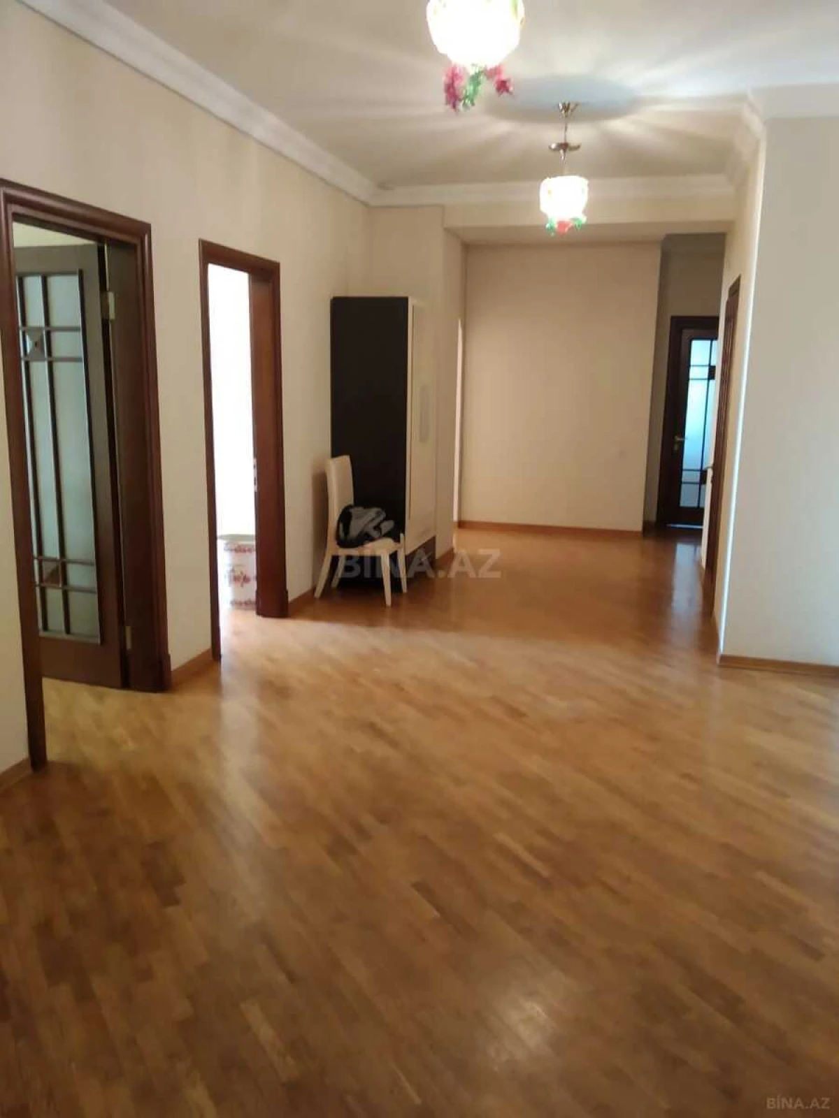 Satılır 4 otaqlı mənzil 186 m²