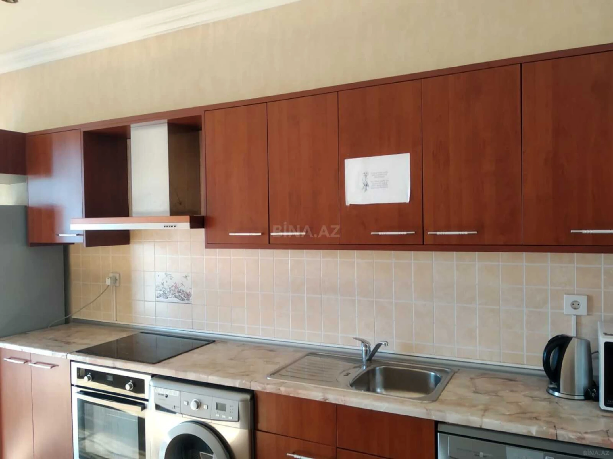 Satılır 4 otaqlı mənzil 186 m²