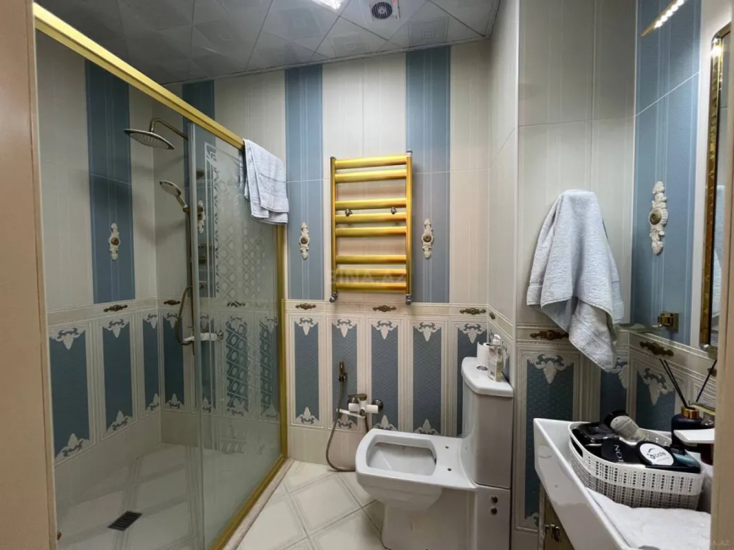 Satılır 5 otaqlı mənzil 250 m²