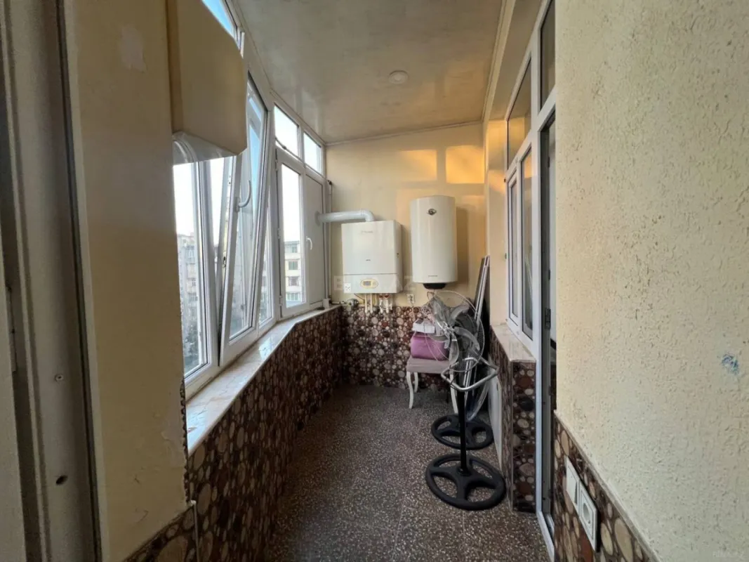 Satılır 5 otaqlı mənzil 250 m²