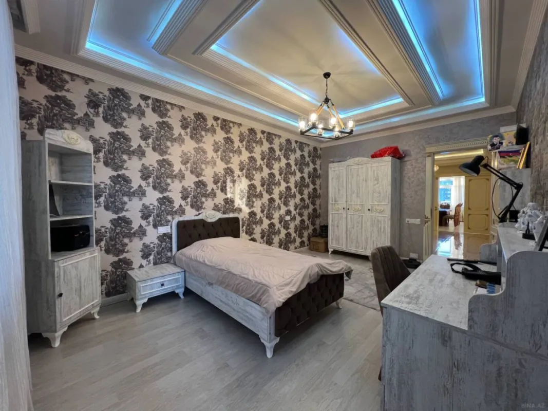 Satılır 5 otaqlı mənzil 250 m²