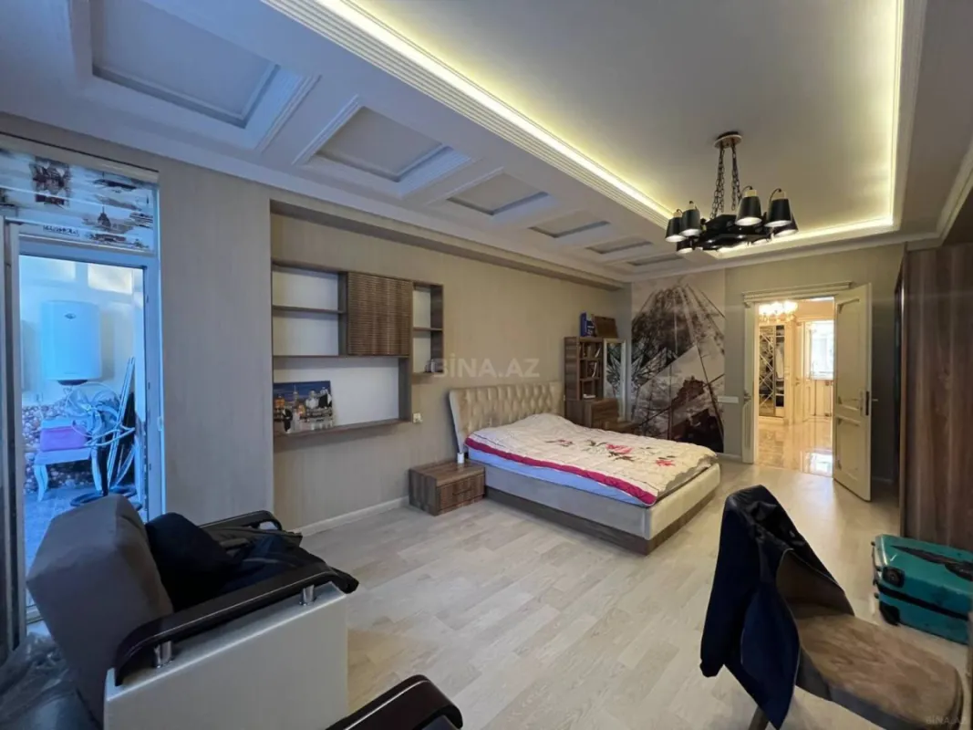 Satılır 5 otaqlı mənzil 250 m²
