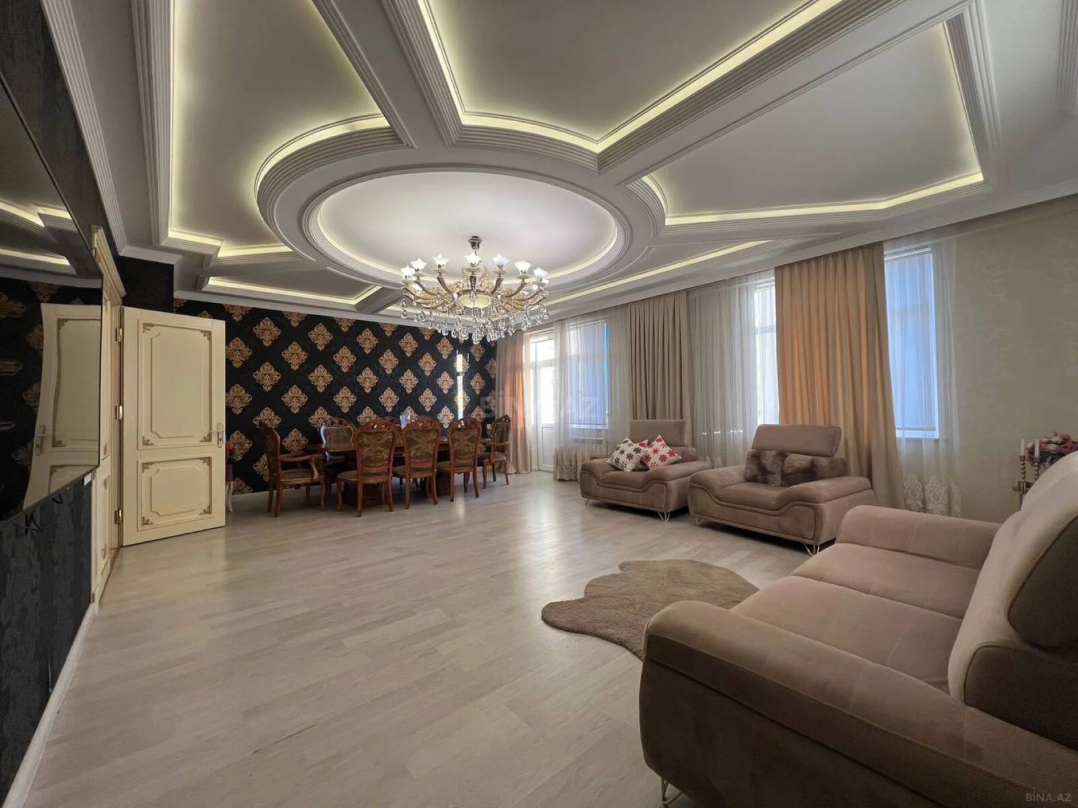 Satılır 5 otaqlı mənzil 250 m²