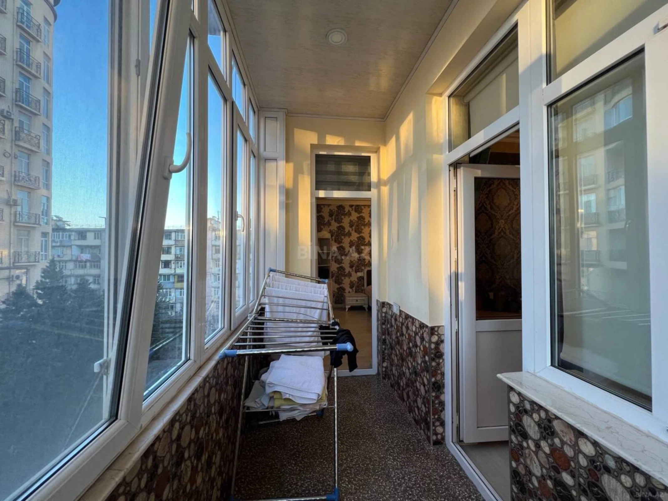 Satılır 5 otaqlı mənzil 250 m²