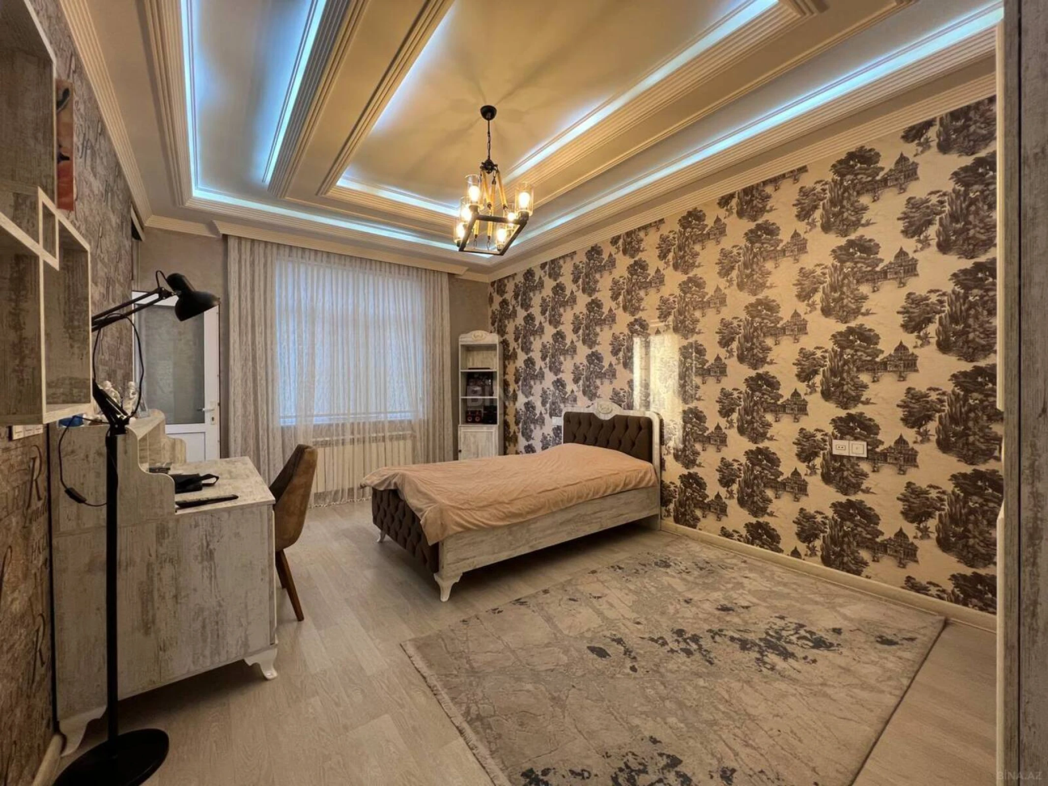 Satılır 5 otaqlı mənzil 250 m²