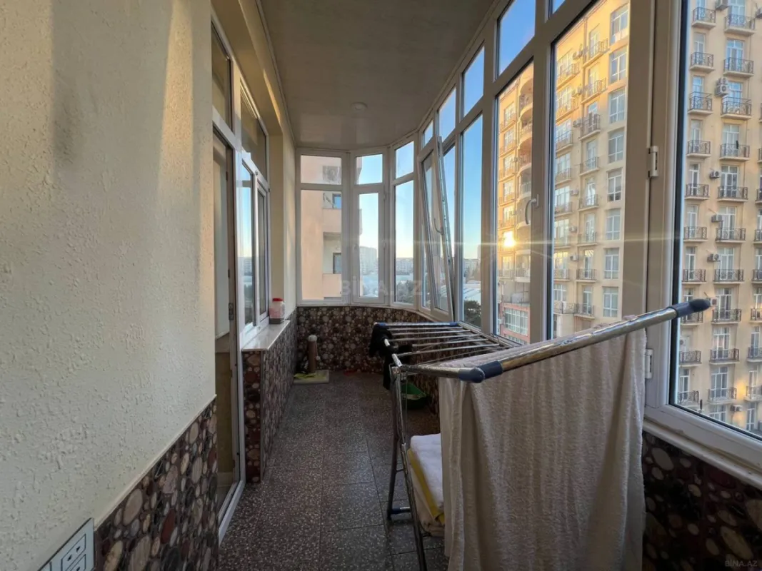 Satılır 5 otaqlı mənzil 250 m²
