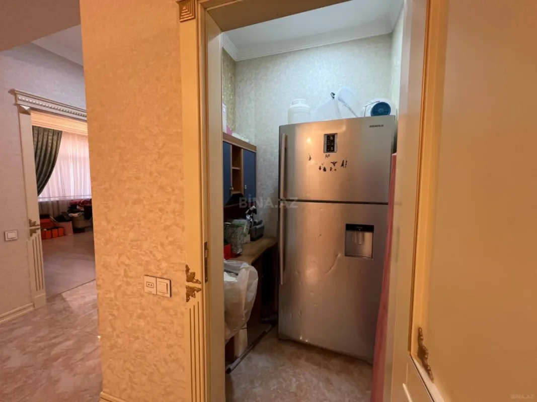 Satılır 5 otaqlı mənzil 250 m²