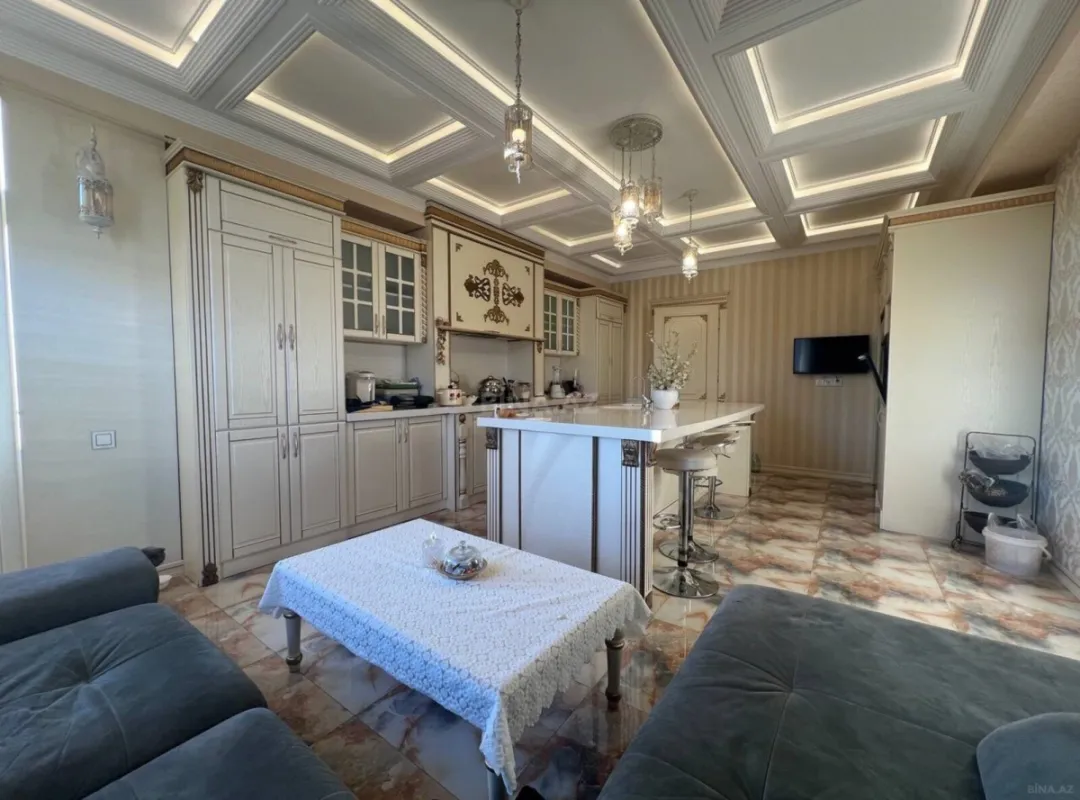 Satılır 5 otaqlı mənzil 250 m²