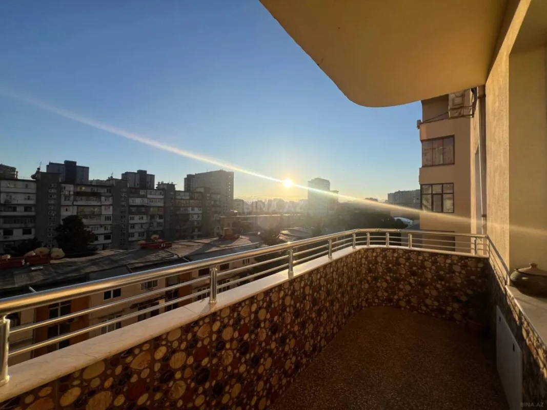 Satılır 5 otaqlı mənzil 250 m²