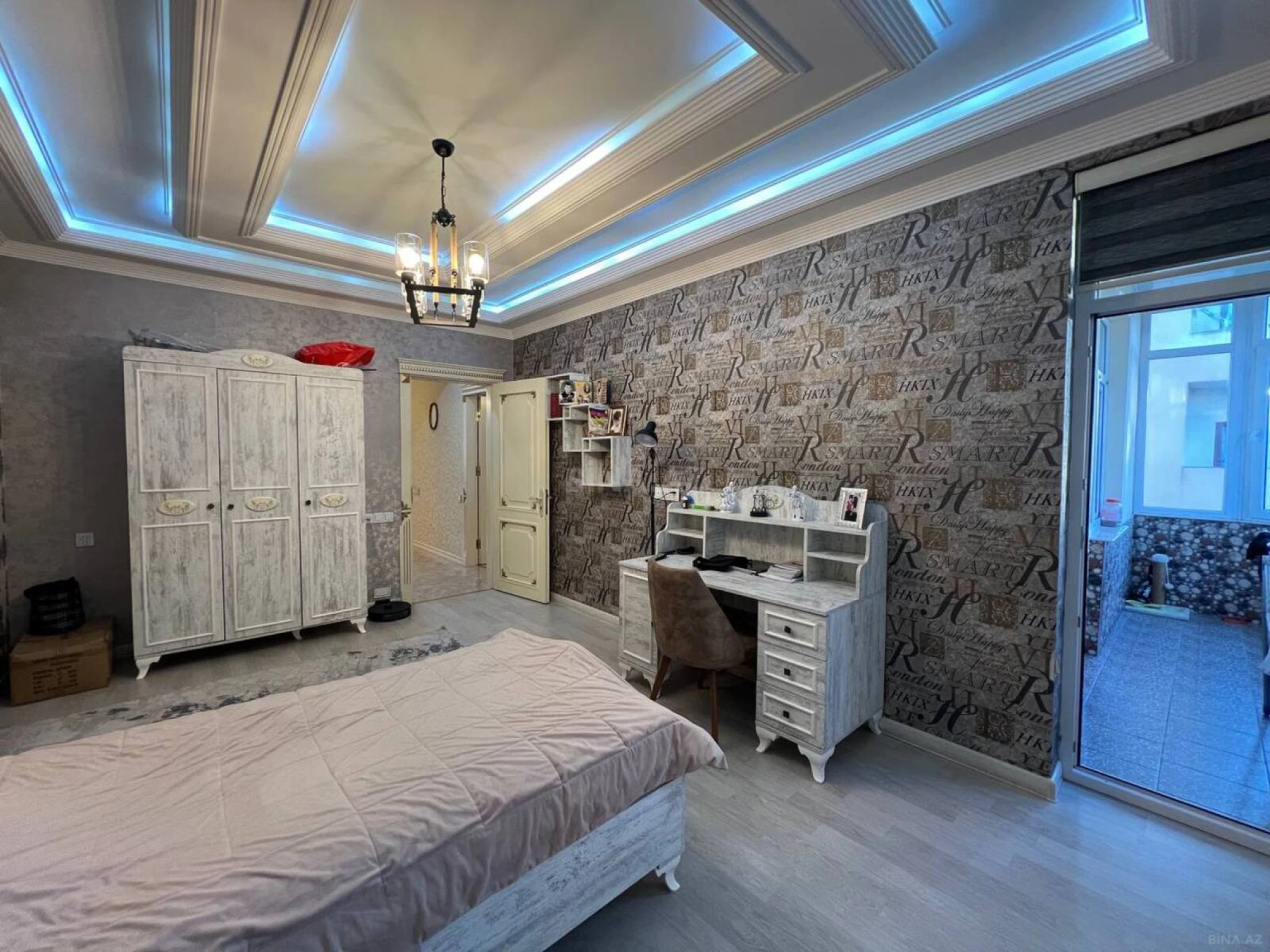 Satılır 5 otaqlı mənzil 250 m²