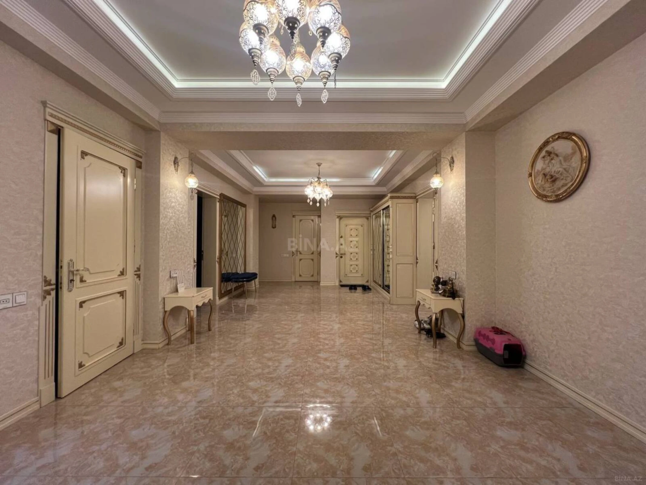 Satılır 5 otaqlı mənzil 250 m²