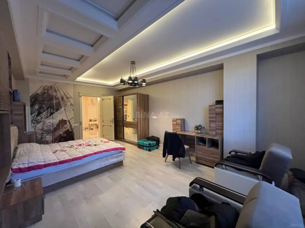 Satılır 5 otaqlı mənzil 250 m²