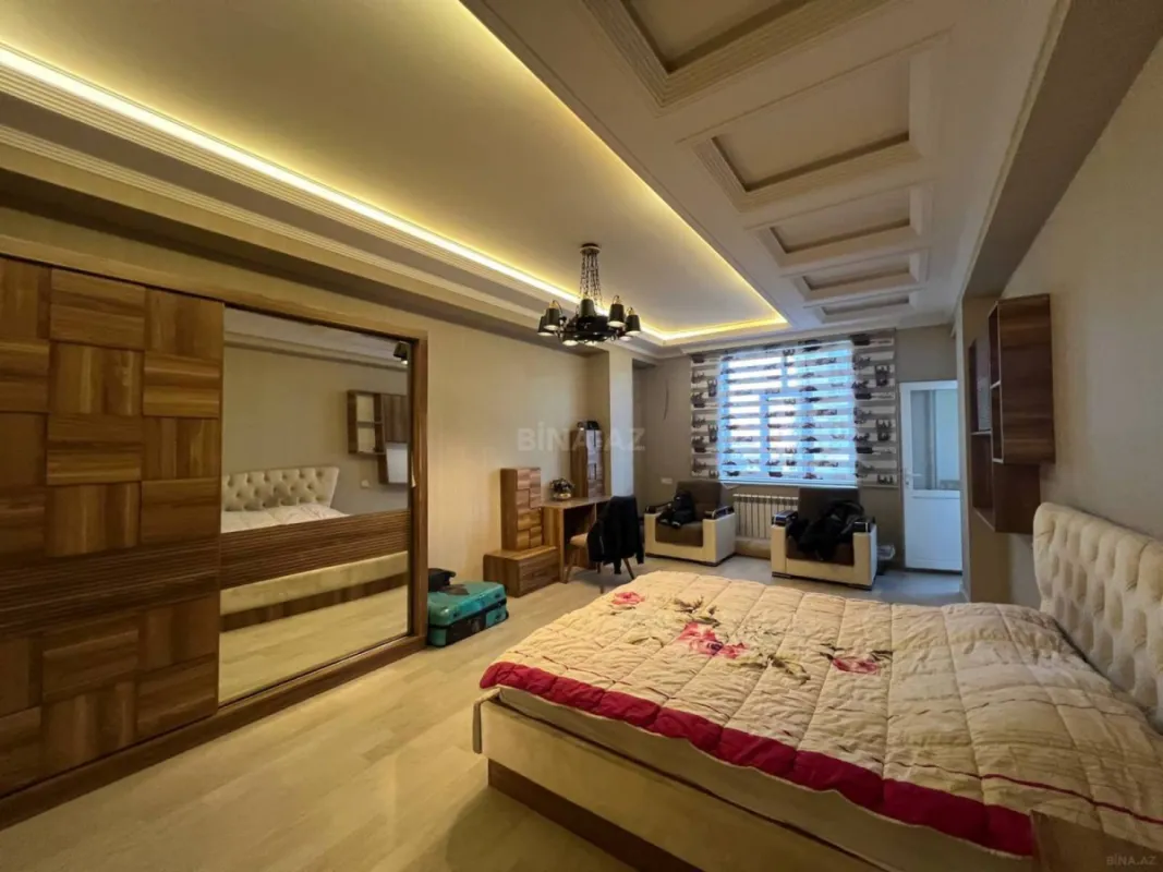 Satılır 5 otaqlı mənzil 250 m²