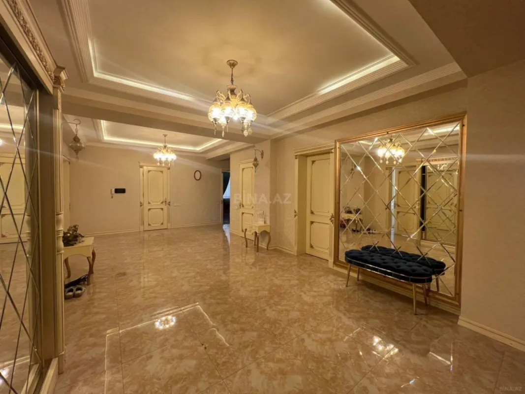 Satılır 5 otaqlı mənzil 250 m²