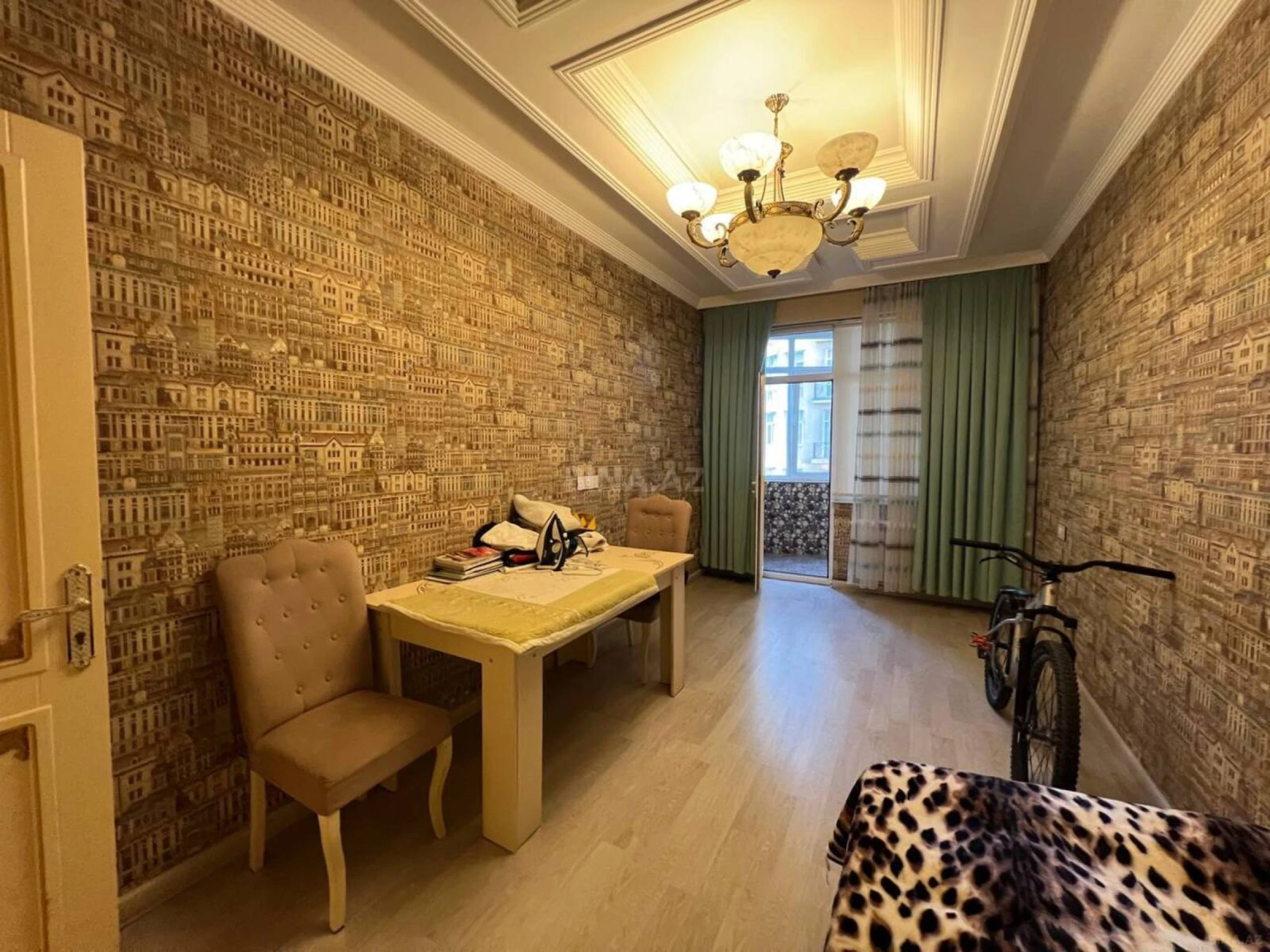 Satılır 5 otaqlı mənzil 250 m²