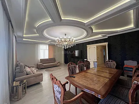Satılır 5 otaqlı mənzil 250 m²